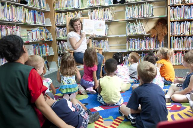 Leer en el jardín de infantes (kindergarten)