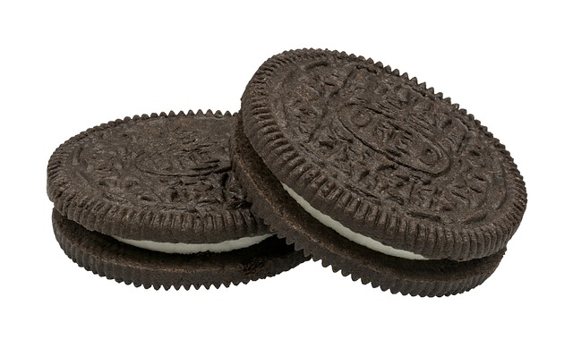 The Moon's phases in Oreos
